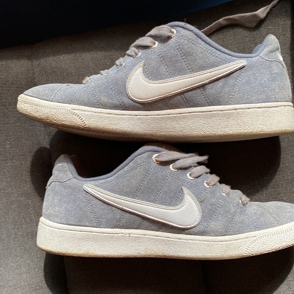 grey and white suede leather Nike’s. Classic tennis shoe, old school style. - Picture 3 of 5